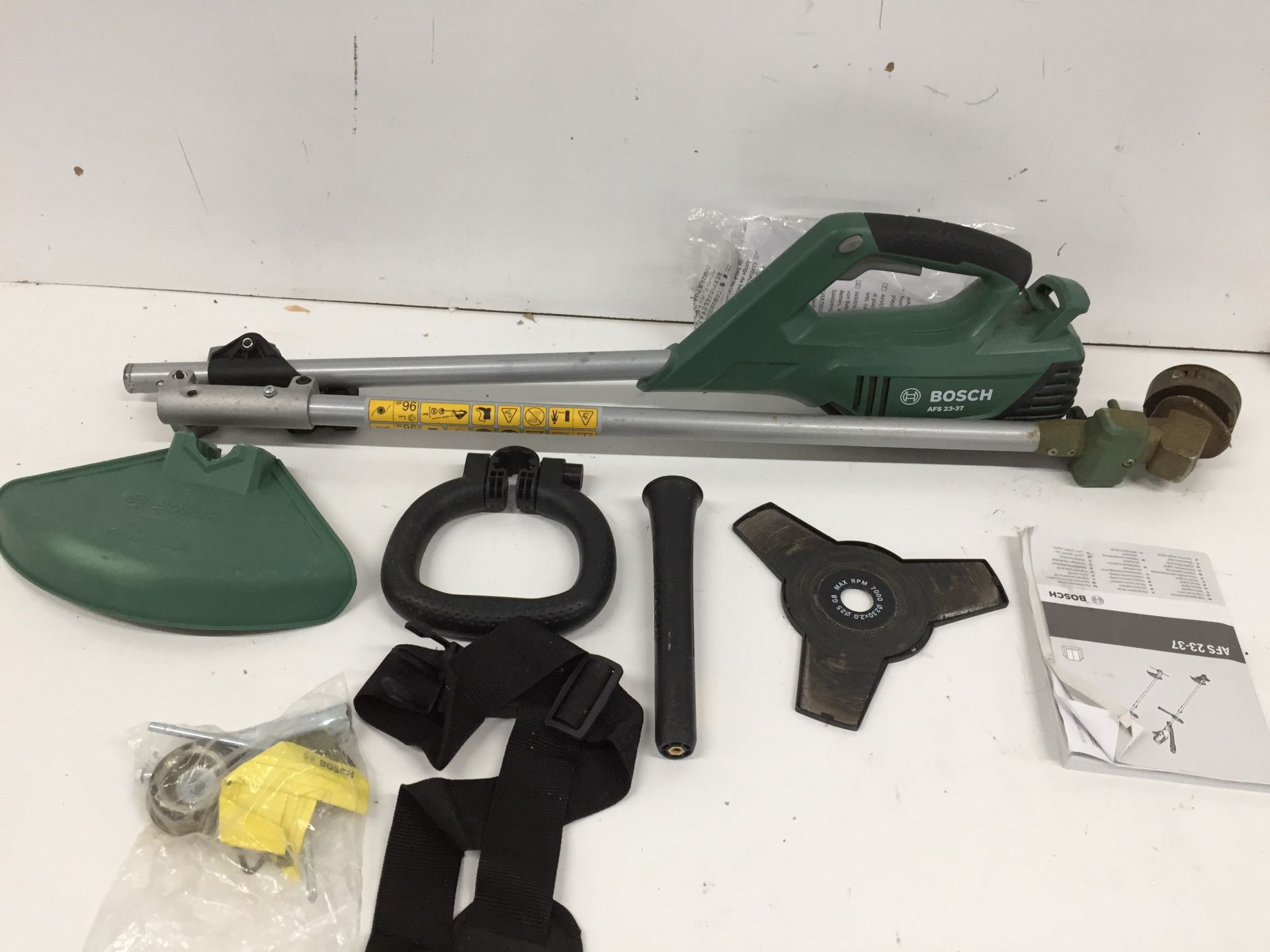 Bosch Home and Garden 06008A9000 AFS 23-37 Freischneider, 950 W ...